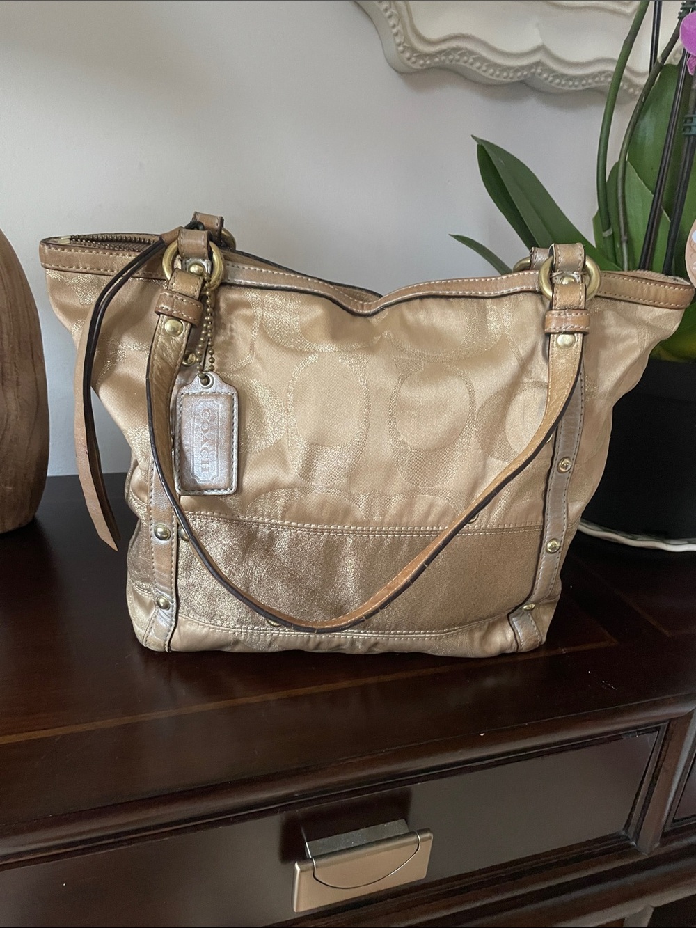 Coach Metallic Gold Signature Tote with Hang Tag Gym Bag Project Tag  AS IS